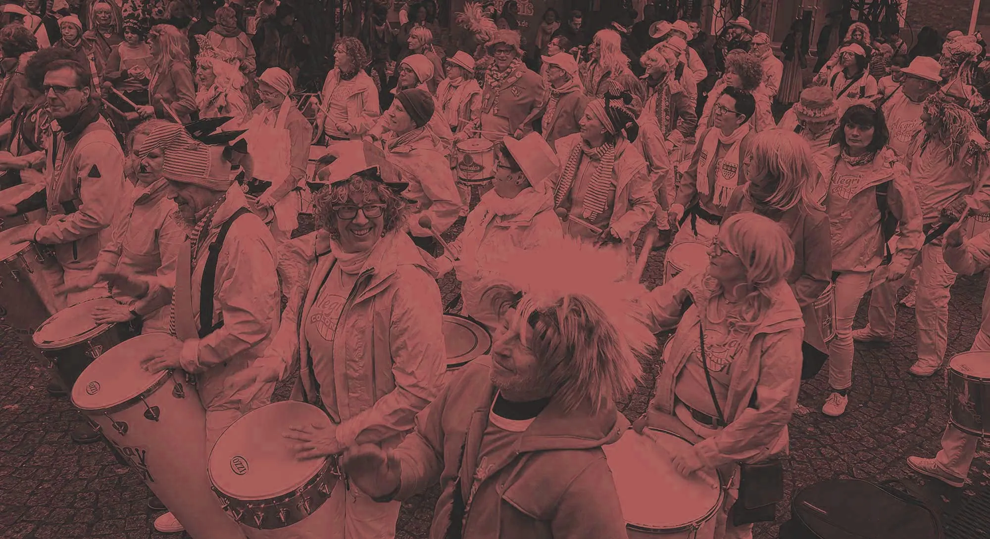Sambagruppe mit Trommeln und Percussion bei einer gemeinsamen Veranstaltung