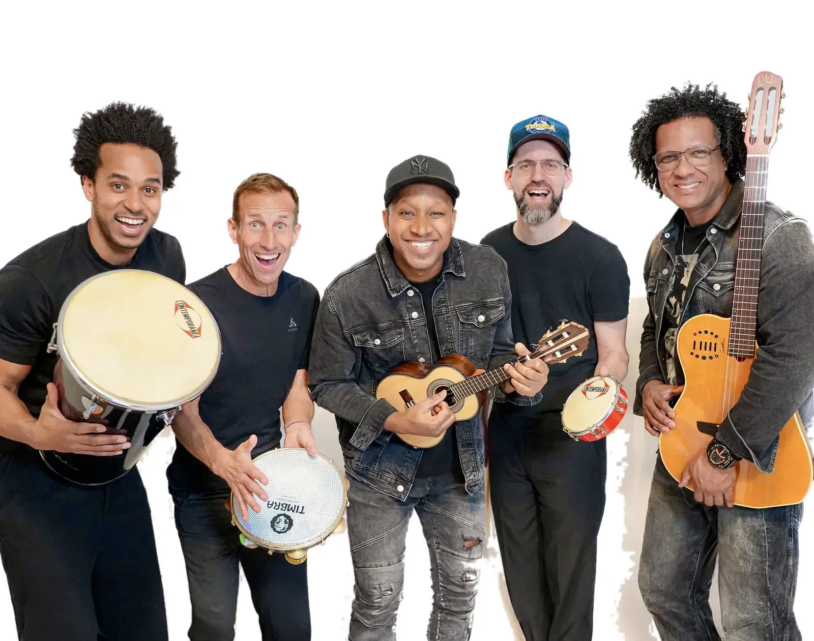 Die fünf Musiker von Roda de Samba do Alemão mit ihren Instrumenten