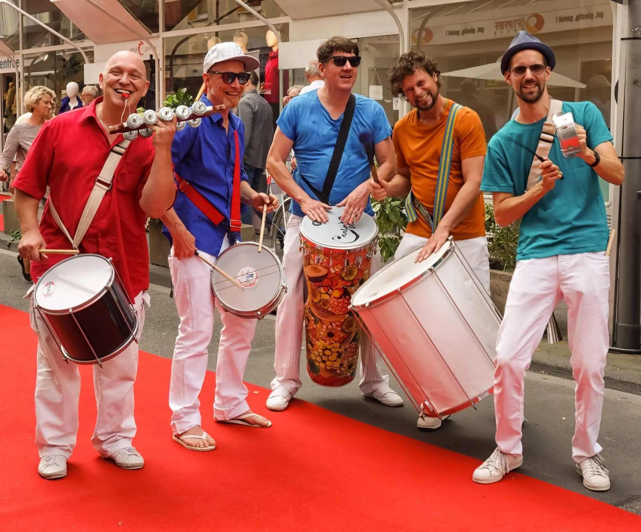 Musiker des Percussionprojekts Turma Maluca